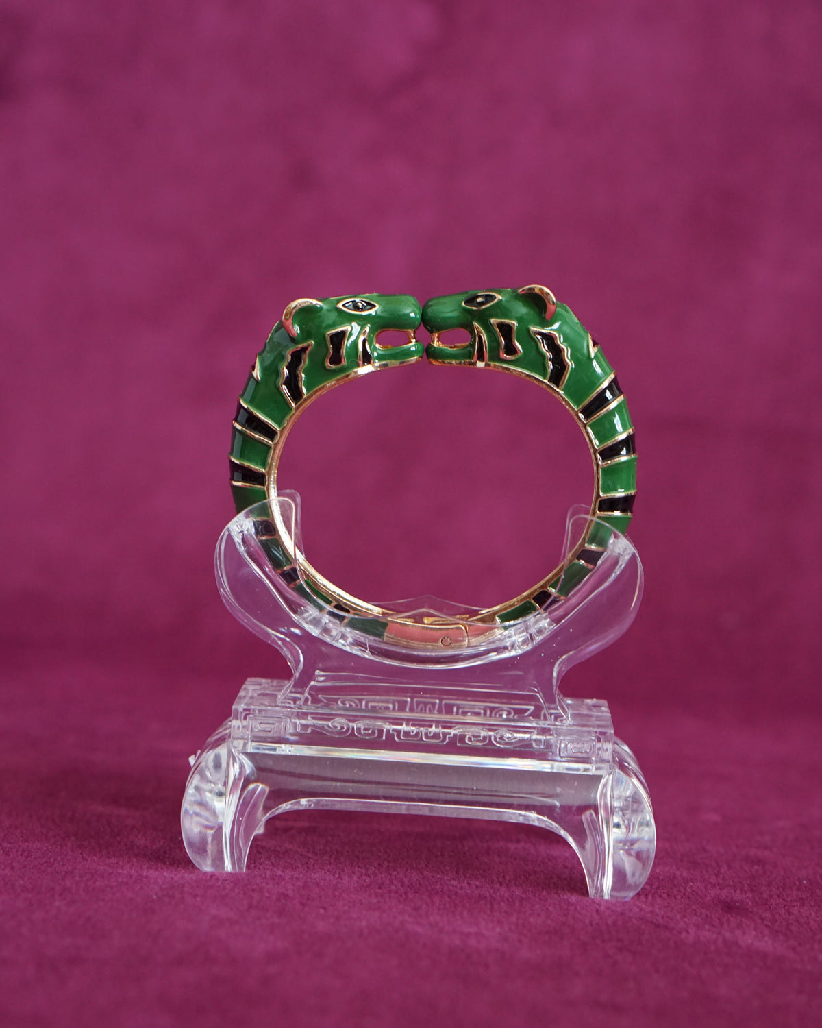 Hinged bangle with two tigers meeting face to face, in deep green and black enamel