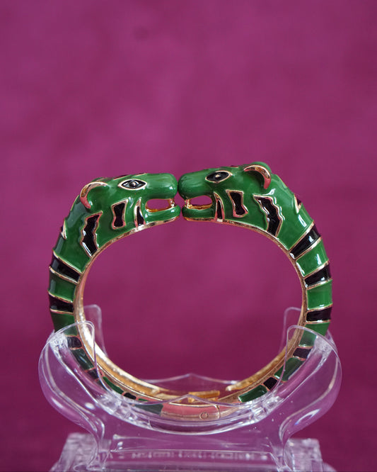 Hinged bangle with two tigers meeting face to face, in deep green and black enamel