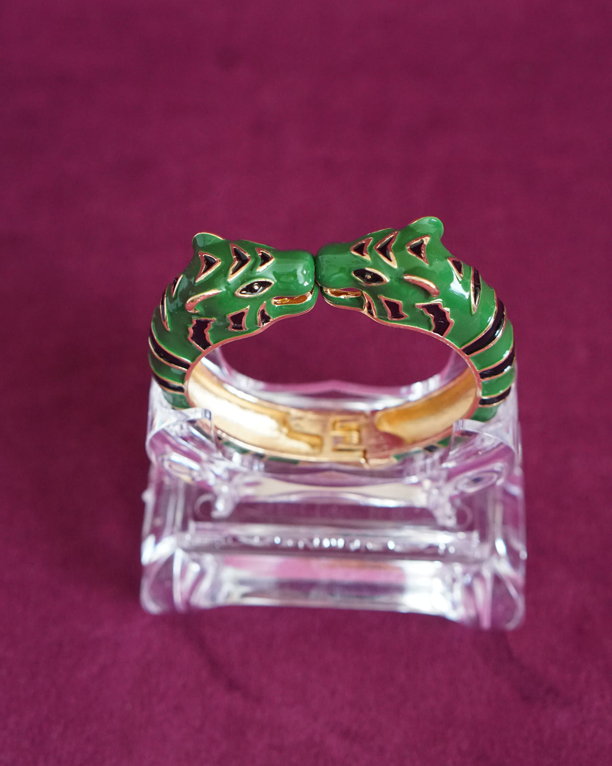 Hinged bangle with two tigers meeting face to face, in deep green and black enamel