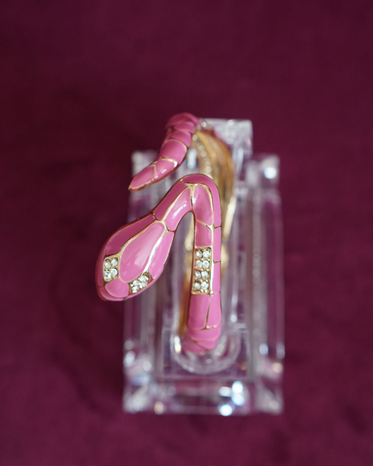 Hinged bangle shaped like a snake winding around the wrist, in orchid pink enamel scales