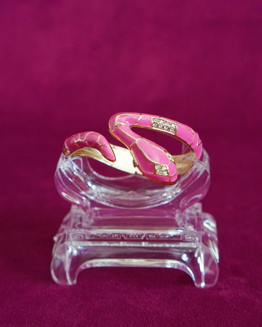 Hinged bangle shaped like a snake winding around the wrist, in orchid pink enamel scales