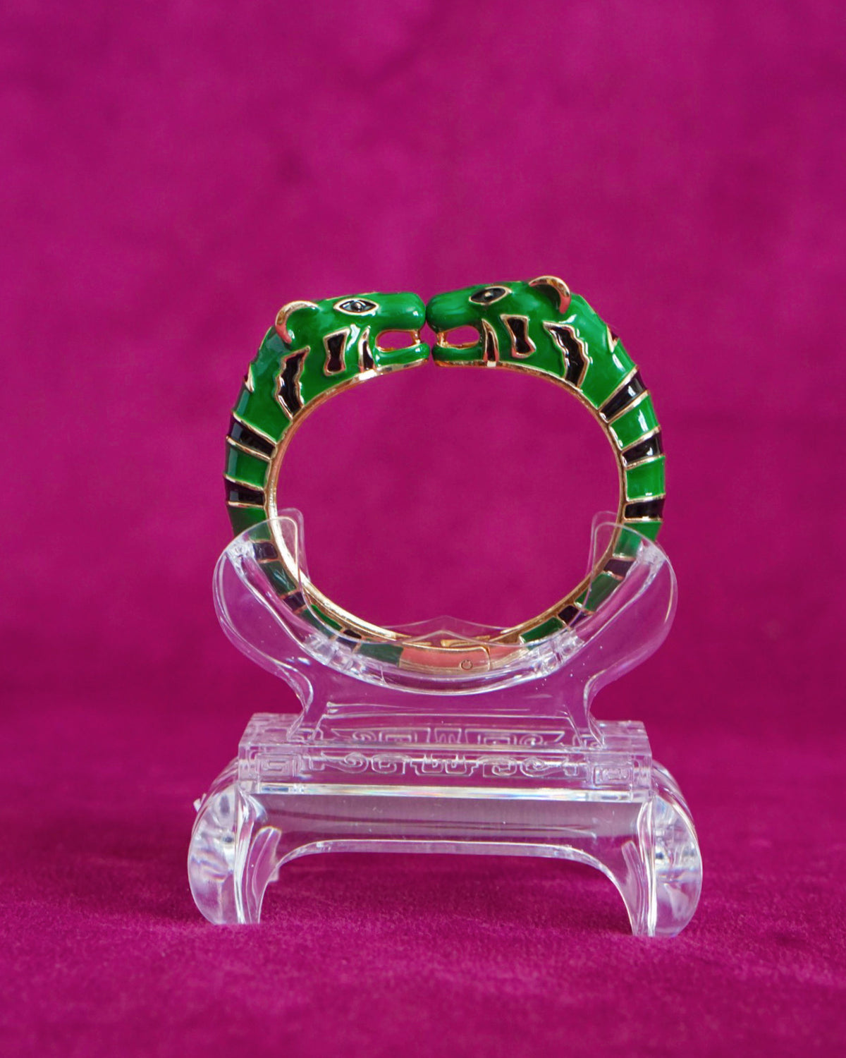 Hinged bangle with two tigers meeting face to face, in deep green and black enamel